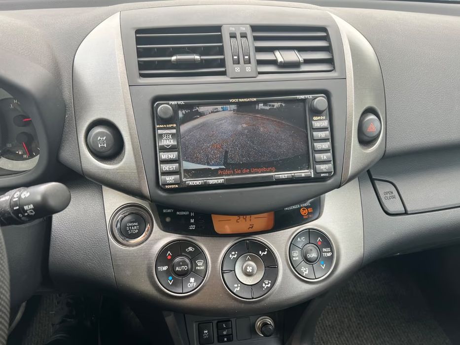 Toyota RAV-4 2012...