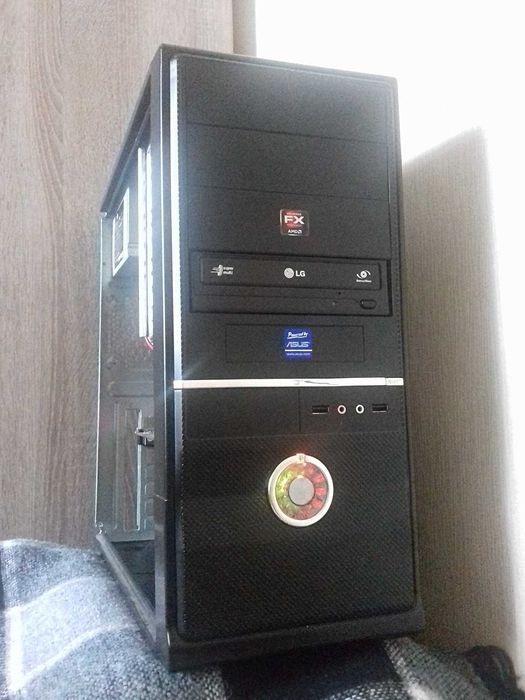 Комп'ютер ASUS для роботи і навчання Windows-11.