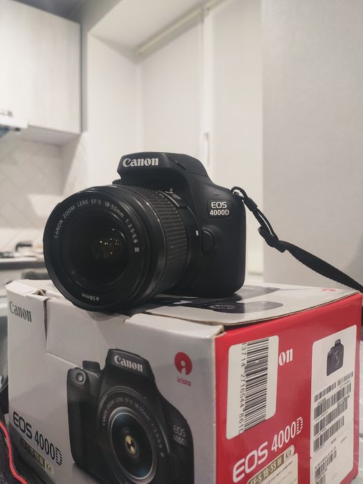 Дзеркальний фотоапарат Canon EOS 4000D