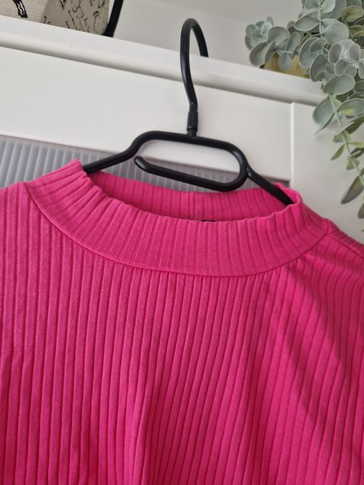 Krótki półgolf różowy, intensywny różowy, Barbie, paski, prążkowany, b