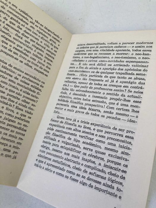 Livro - Sobre o Futuro das Nossas Instituições de Ensino (ctt grátis)