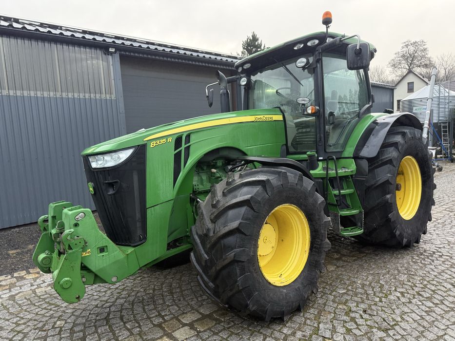 John Deere 8335R