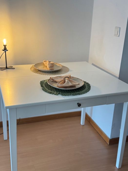 Mesa de Jantar Dobrável e Cadeira Rotativa