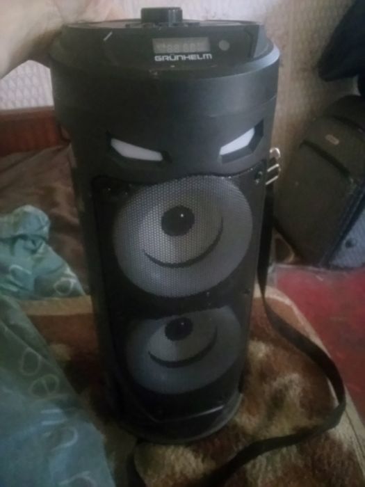 Блютуз колонка в робочому стане