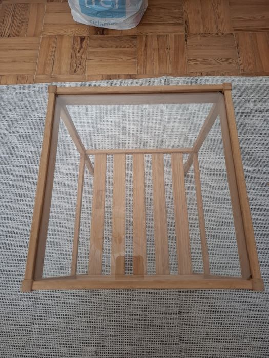 Mesa de Apoio IKEA em Bambu com Tampo de Vidro – Bom Estado