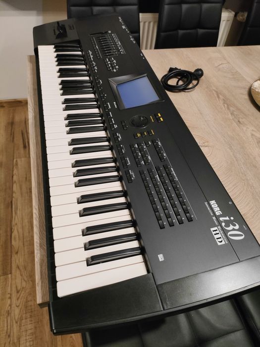 Keyboard KORG i30