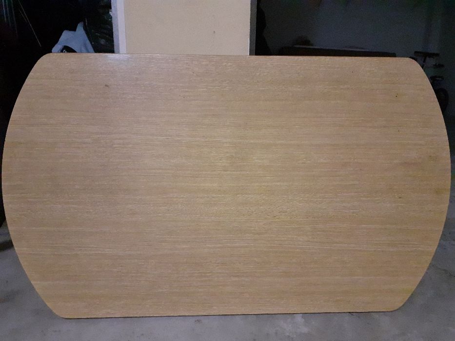 Mesa de cozinha extensível, acabamento carvalho