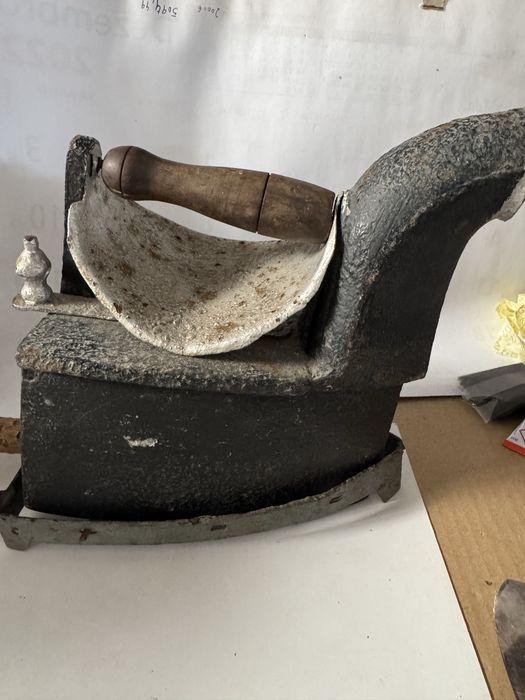 Ferro antigo a carvão