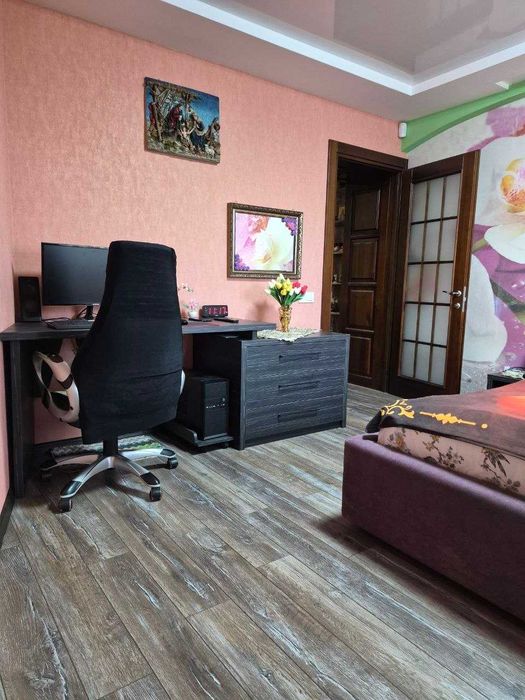 Продам 3 кімн. квартиру з КАПІТАЛЬНИМ РЕМОНТОМ. 2/9 цегл. 60000