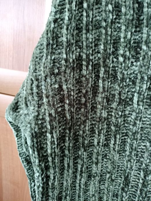 Sweter w kolorze khaki xs
