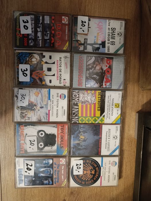 Kasety magnetofonowe punk i okolice