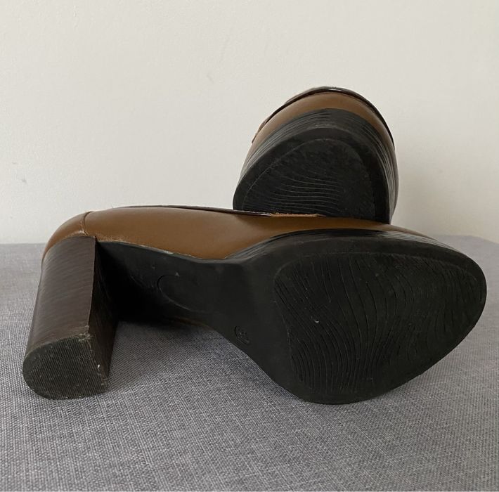 Sapatos de salto alto