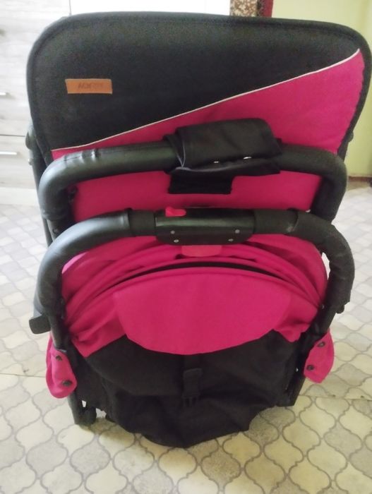 Продам коляску фірми joy в хорошому стані є один нюанс видно на фото