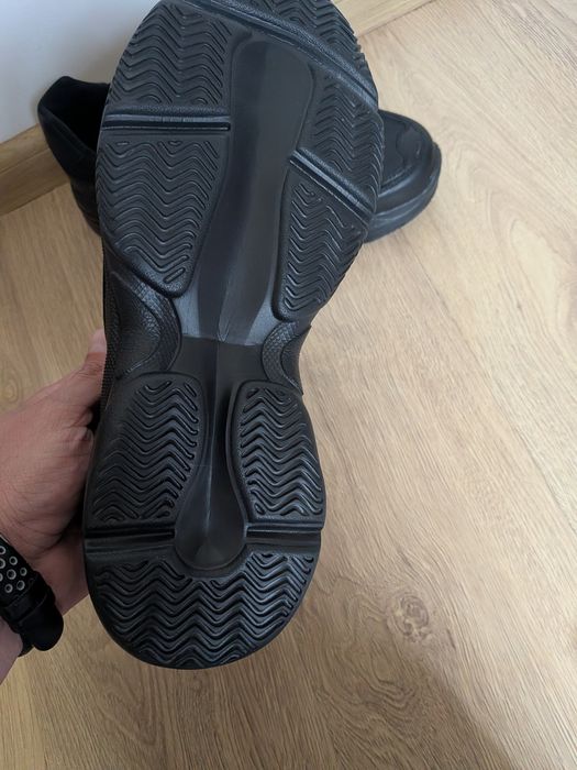 Продам  кросівки