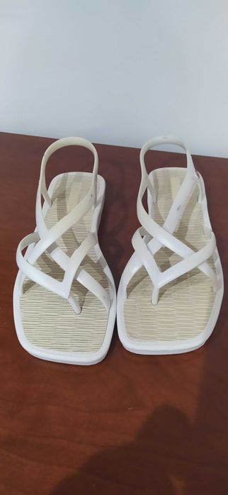 Sandálias - N.º 37