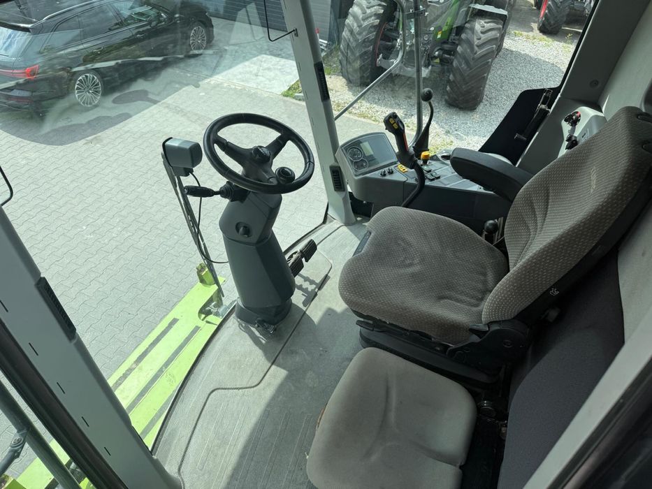 Kombajn zbożowy Claas Avero 240 APS