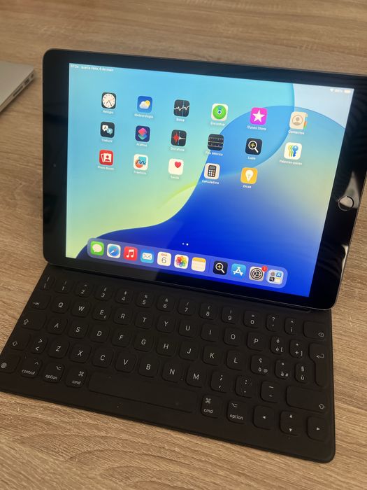 iPad 7 32GB Wifi + Cellular 4G Apple Smart Keyboard Folio