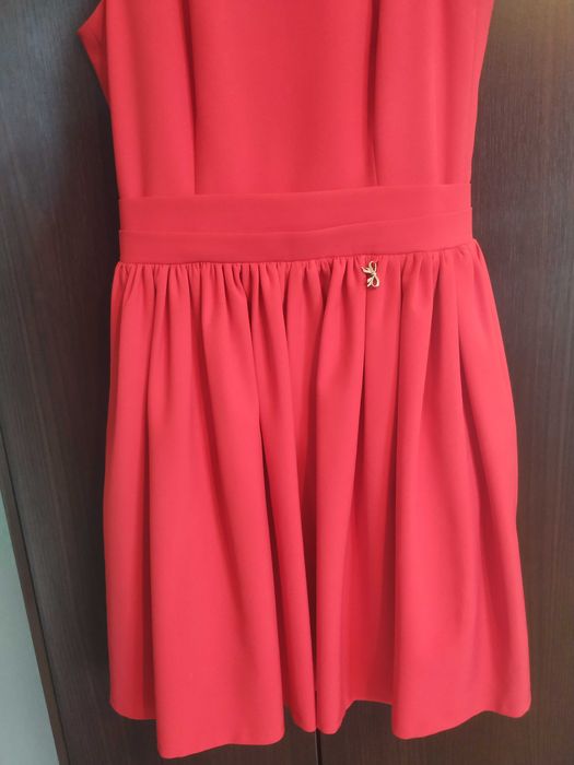 Rozkloszowana czerwona sukienka 36