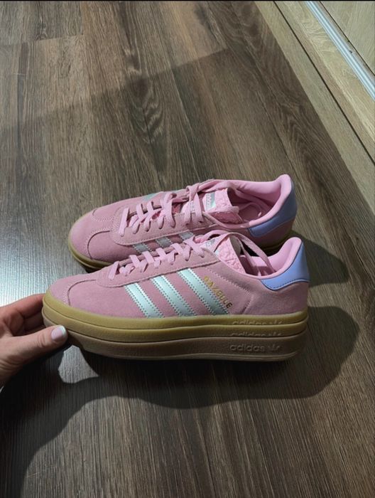 Adiadas gazelle.