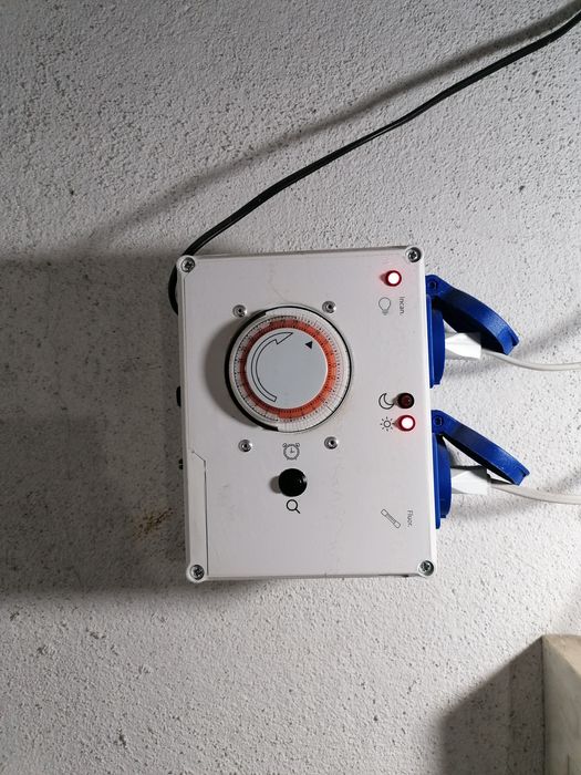 Programador de luz para pássaros faz nascer e pôr do sol
