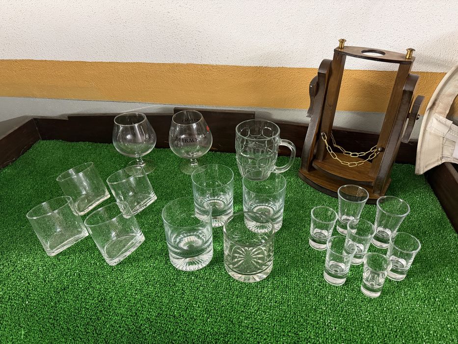 Conjunto Copos e Supirte de Garrafa