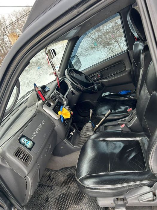 Мітсубісі L200 пікап; 2,5л дизель; 2002 року; повний привід.