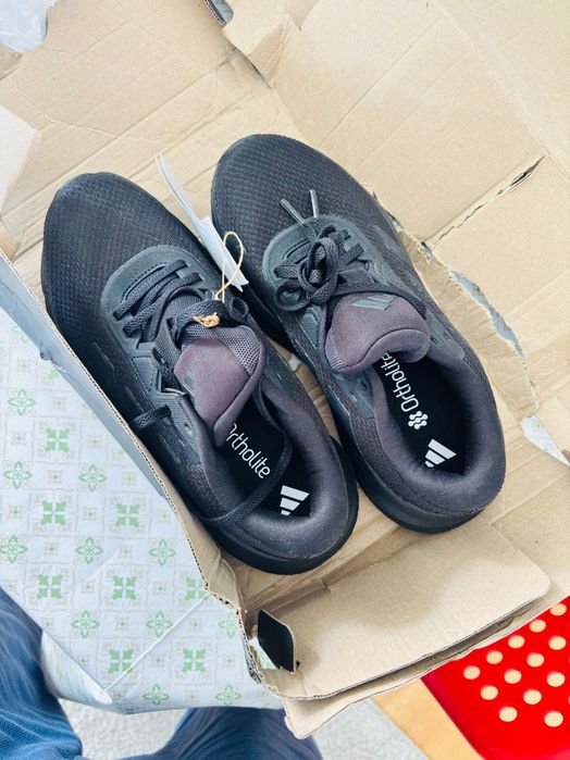 Vende se ténis adidas unisses
