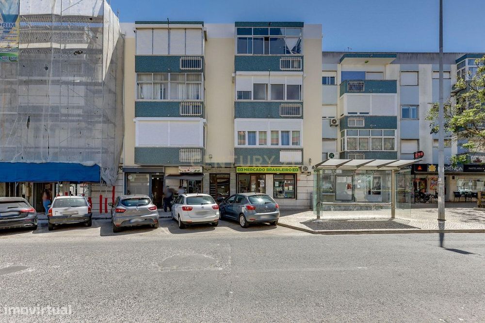 Apartamento T3 na Avenida Aviação Portuguesa (Reboleira, Amadora)