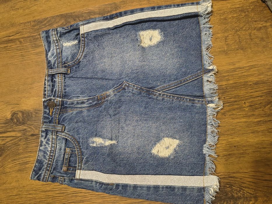 Spódniczka jeansowa z przetarciami marki cool club rozm 146 stan bdb.