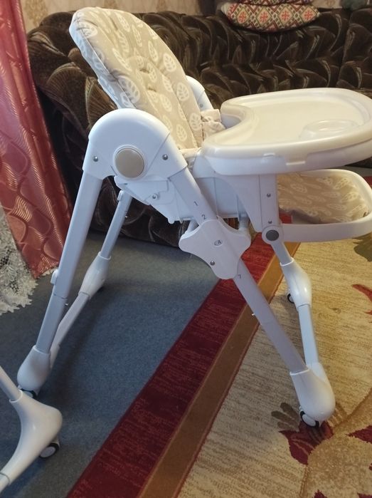 Продам стільчики для годування для двійні