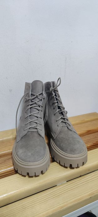 Жіноче взуття з нубуку зимове