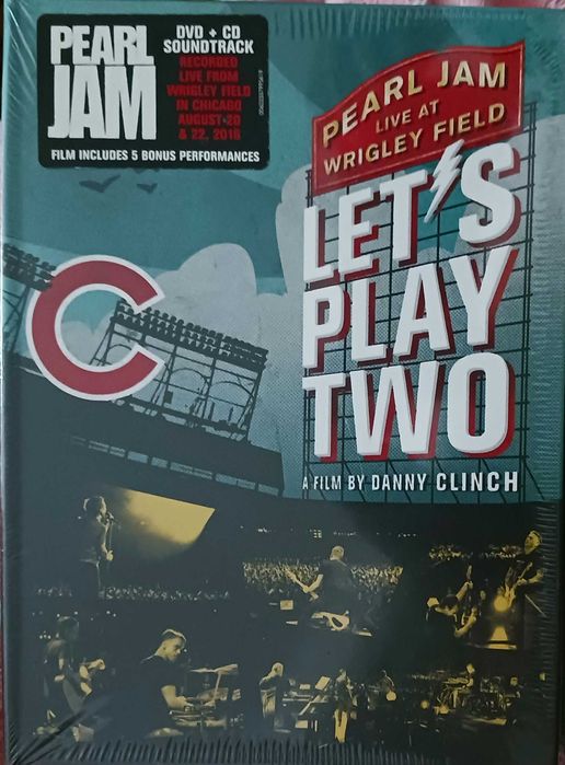 Danny Clinch. Pearl  Jam Live at Wrigley Field (selado)