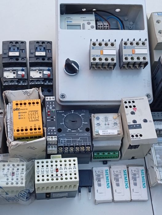 Lote de material elétrico