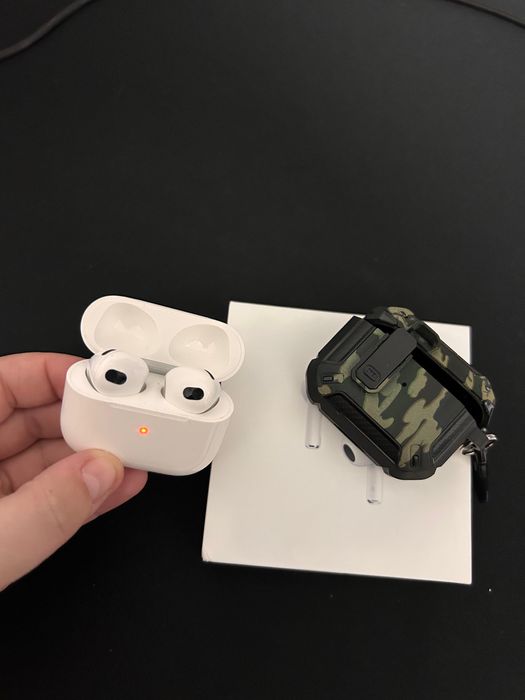 Apple AirPods Originais (3ª Geração)