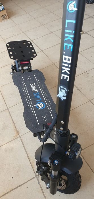 Электросамокат ,, LIKE. BIKE SOLO " , с багажником .