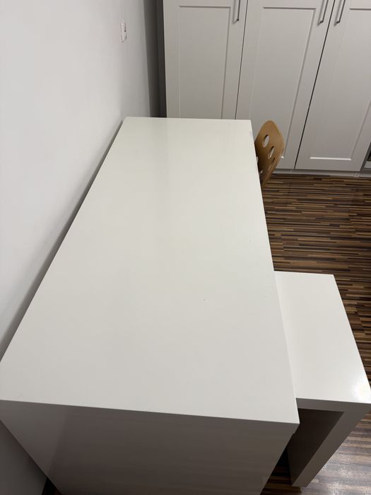 MALM Biurko + krzesło ikea z wysuwanym panelem, biały, 151x65 cm