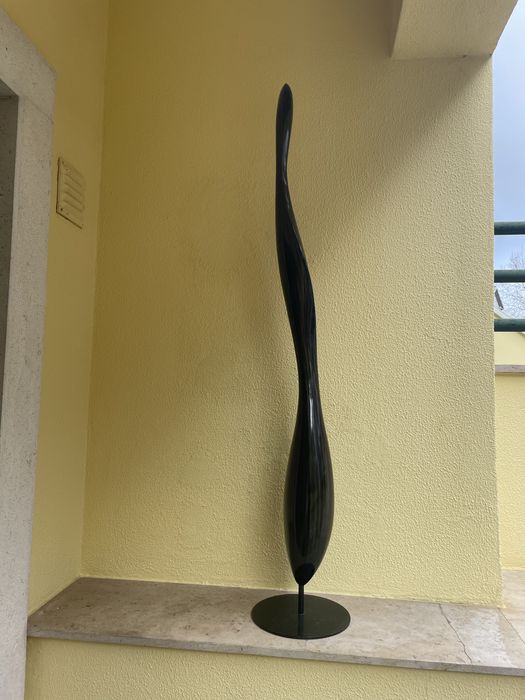 Escultura decorativa alta