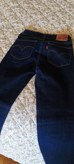 Vendo Levis 712 slim (24) senhora