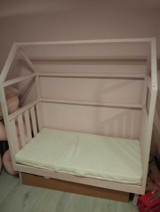 Łóżko domek dla dziecka + materac