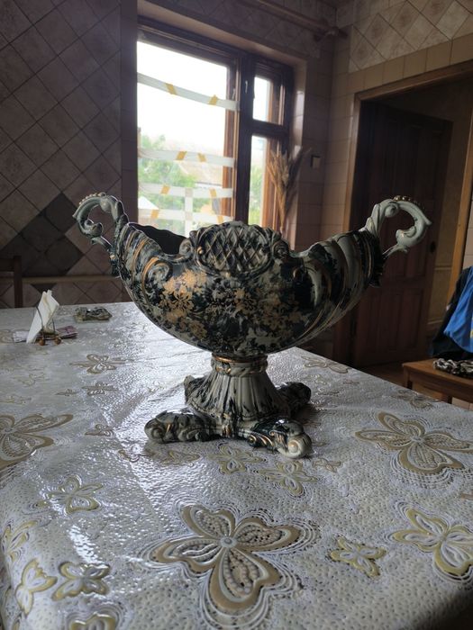 Продам шикарную вазу