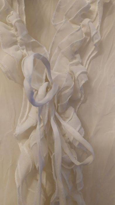 Biała, elegancka koszula.