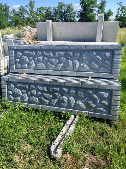 бетонний паркан,стовпчики під сітку та під саджанці