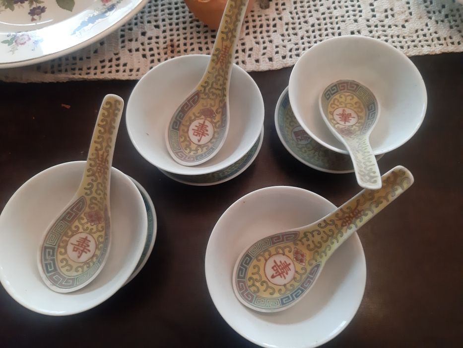 Várias peças de loiça chinesa