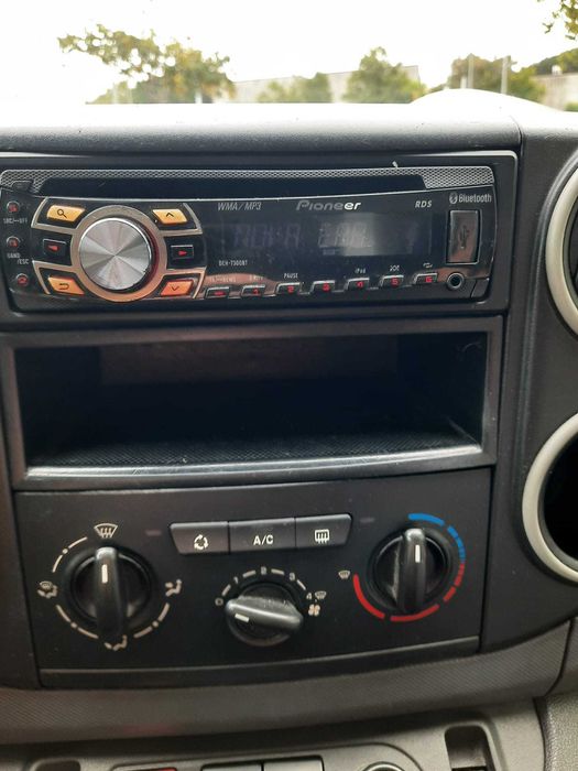 Citroën berlingo 3 lugares fibrada