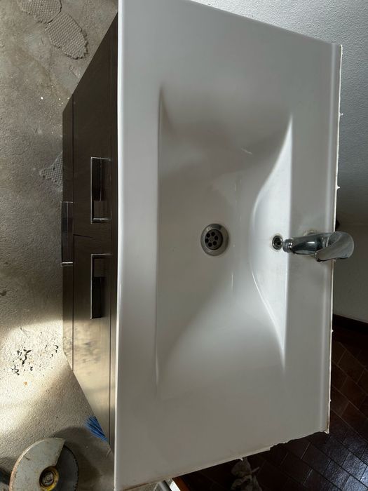 Movél de WC com lavatório incorporado mais torneira