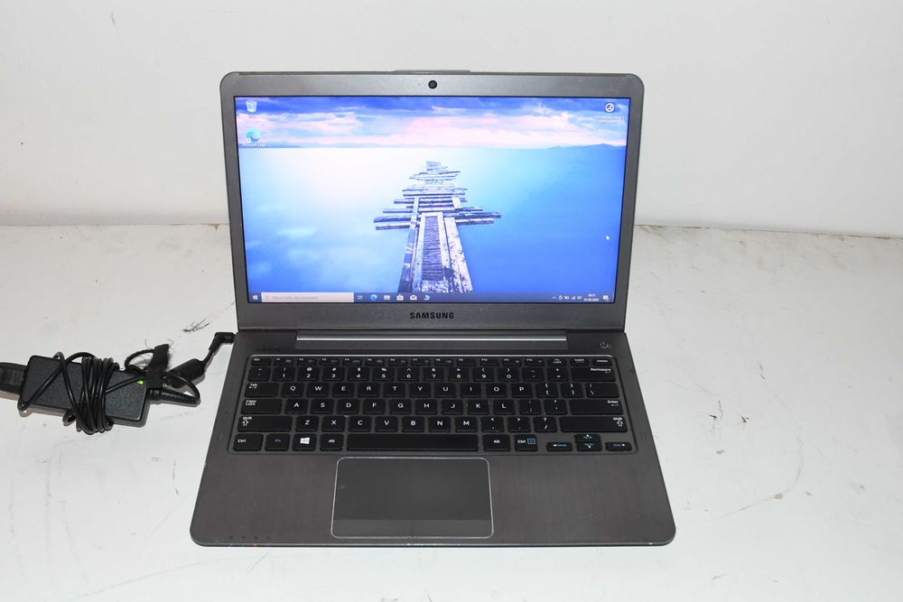 Laptop Samsung 530u Core i5-3317u 1700mhz 4gb 500gb Bat ok Win10