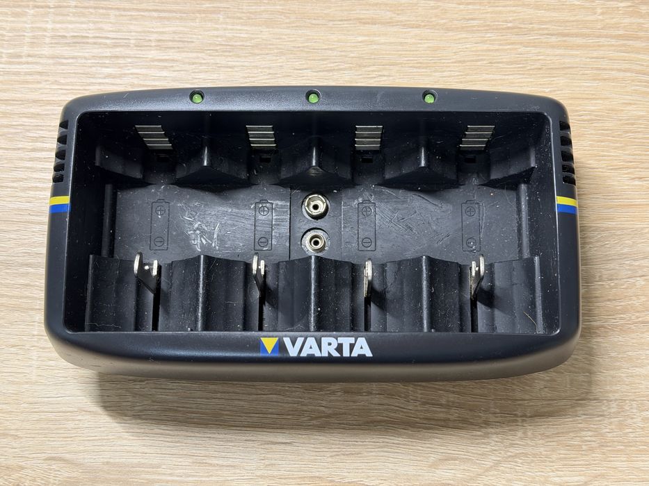 Зарядное устройство Varta Universal Charger 57668 BLI 1 NI-MH