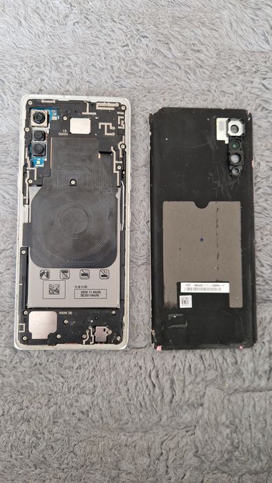 Telefon LG VELVET