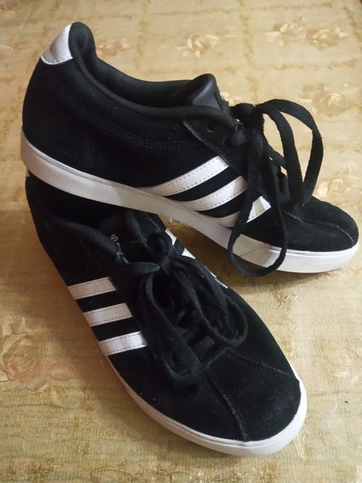 Продам кросівки  замшеві