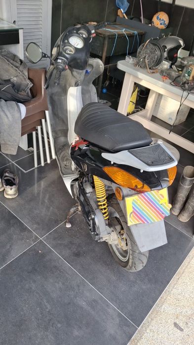 Scooter honda, com 30 anos, com alguns problemas...